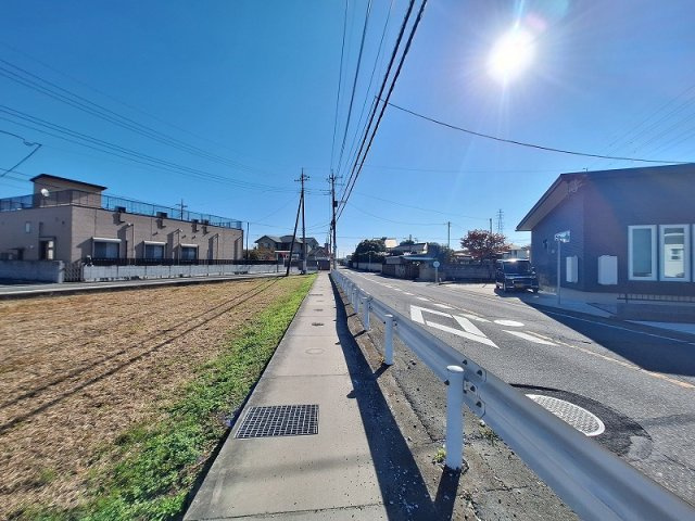 高崎市下佐野町売土地 ①号地の前面道路含む現地写真