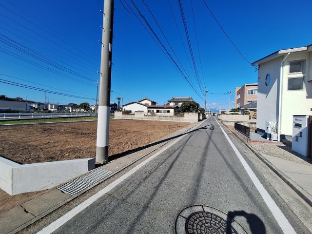 高崎市下佐野町売土地 ①号地の前面道路含む現地写真
