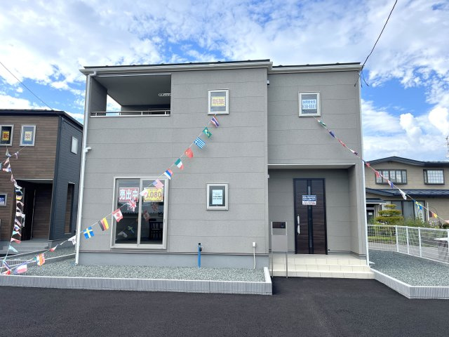 2号棟　耐震最高等級・計４回の点検付き　西青山二丁目新築戸建の外観|シックな外観です。