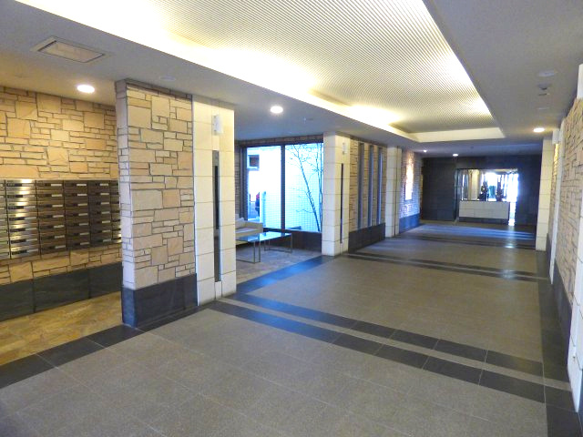 コアマンション橘公園リバーステージのその他共用部分|集合ポストや廊下の様子です。