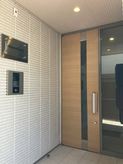 【エントランス】 | オートロック付きでセキュリティ面も安心！