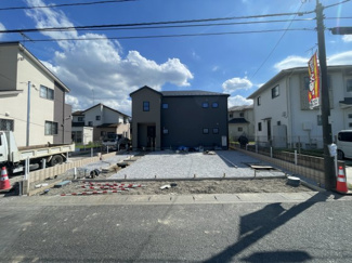 【前面道路含む現地写真】