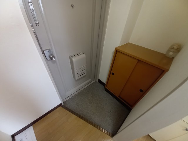 ジュネパレスコージーキャビンの玄関