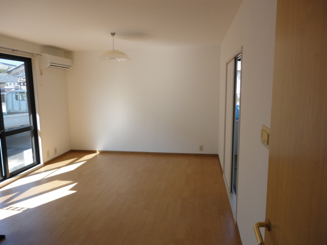 メゾンタカAの居間・リビング