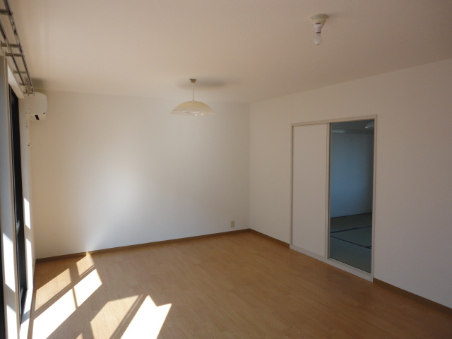 メゾンタカAの居間・リビング