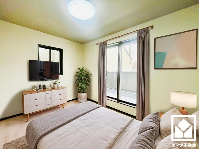 伏見区久我御旅町　1号地の寝室|※実写真と間取り図からCG再現した「空室リフォームイメージ」に家具などをCG合成しており、実際と異なります。