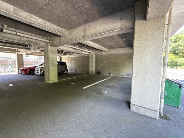 サニーパレス保城の駐車場