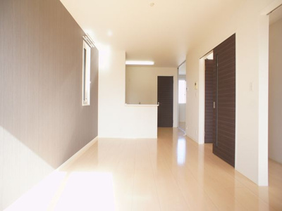 【居間・リビング】 | ラ・フォルトゥーナA | 快適に過ごせるエアコンが付いています♪