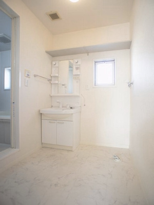 【独立洗面台】 | ラ・フォルトゥーナA | 洗髪洗面化粧台、洗濯機置き場があります♪