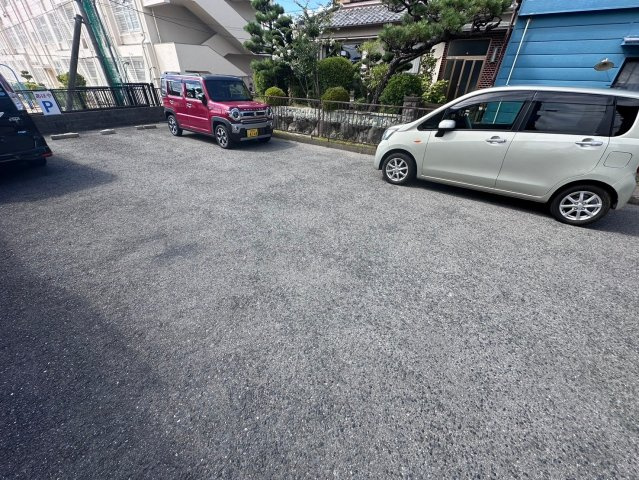 清水ハイツの駐車場