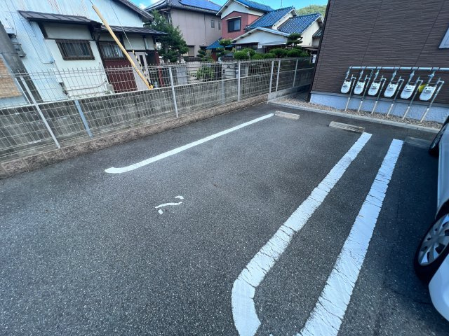 グランメール小坂Ａの駐車場