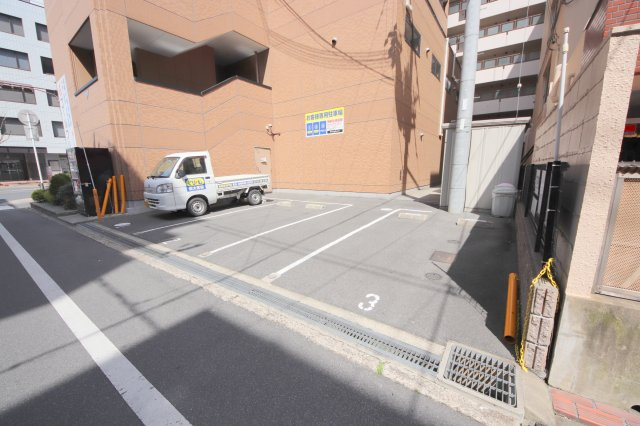 グリーンフィール大宮の駐車場