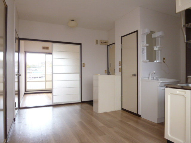 倉敷市児島阿津２丁目のアパートの居間・リビング