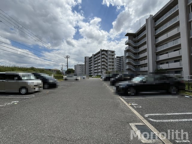 サンヴァリエ津久野2号棟の駐車場