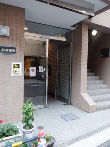 リーラ仲御徒町のエントランス