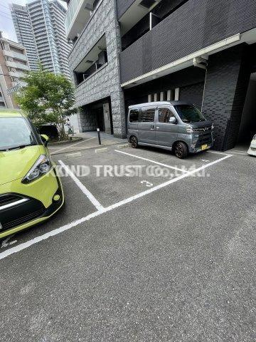プレサンス梅田北ザ・ライブの駐車場|駐車場に車を止められます
