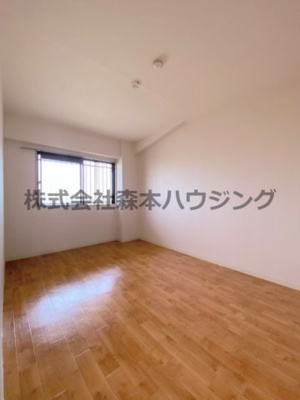 【洋室】 | 　エクレール・やぐら | 使い勝手のいい洋室です