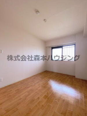 【洋室】 | 　エクレール・やぐら | 明るい洋室です