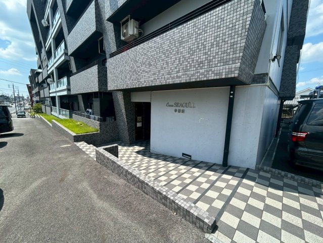 豊田市若林東町宮間の賃貸マンションのエントランス