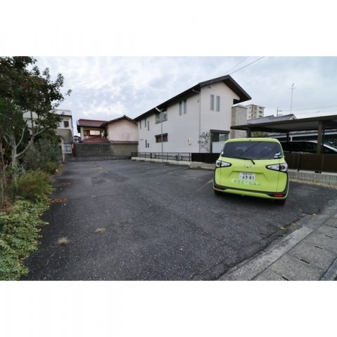 加納本石町2丁目駐車場