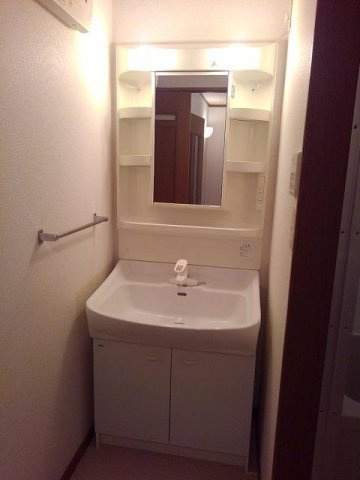 ボンヌ・シャンス二番館の洗面所|スペースが確保できる洗面所です