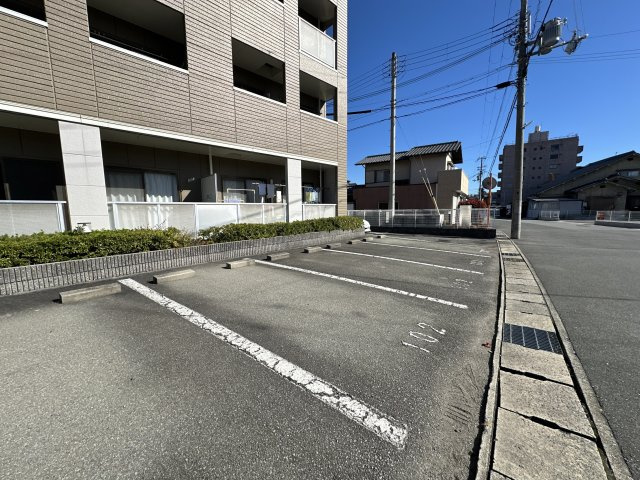 シャルマン今宿の駐車場