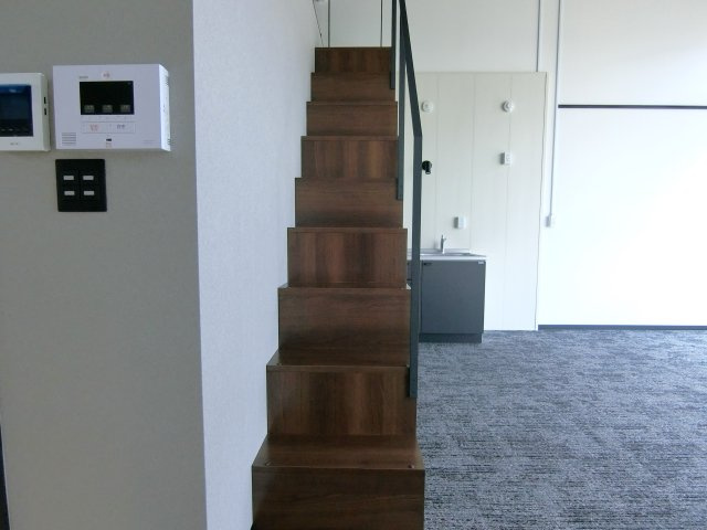 VIAX Bの内装|ロフトへの階段