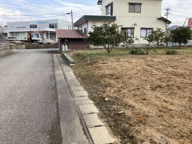 あわら市春宮2丁目　土地の前面道路含む現地写真