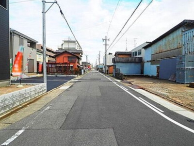 【前面道路含む現地写真】 | Cradlegarden名古屋市南区六条町第3全3棟＜新築一戸建て仲介手数料無料＞ | 前面道路含む現地写真です