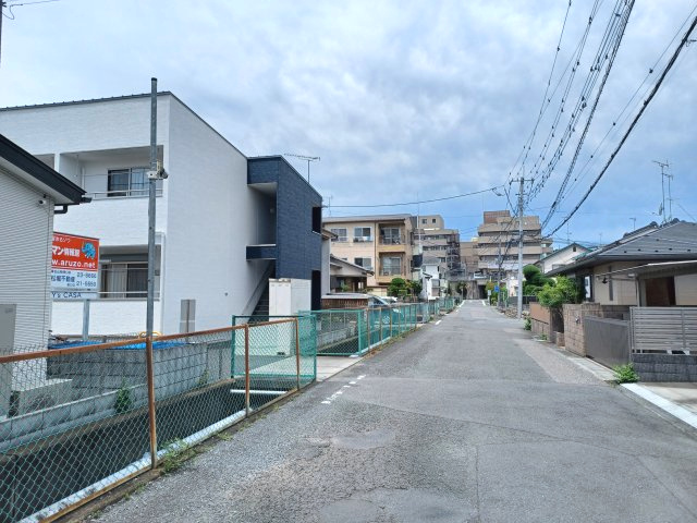 ワイズカーサの周辺