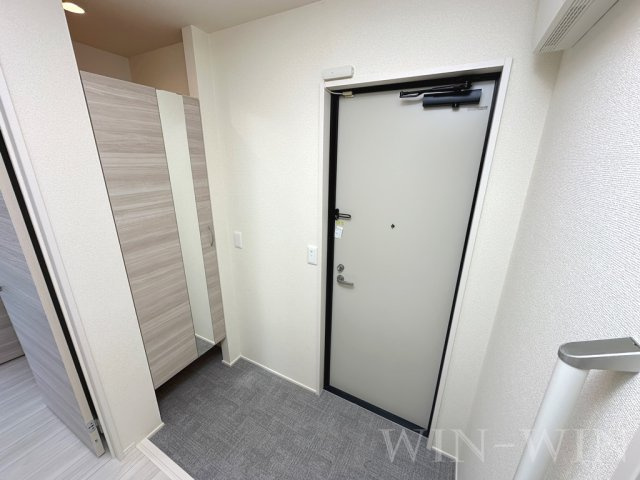 D-square東橋良町の玄関