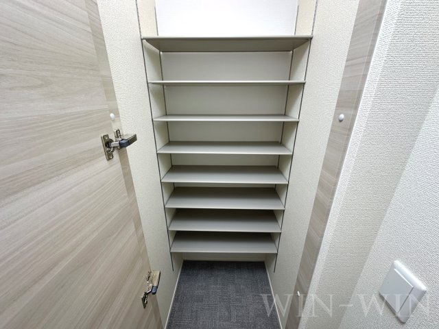 D-square東橋良町の玄関