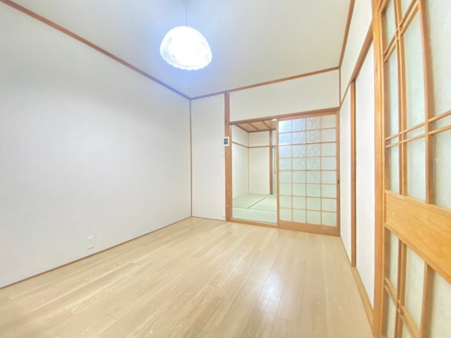 西脇貸家の居間・リビング