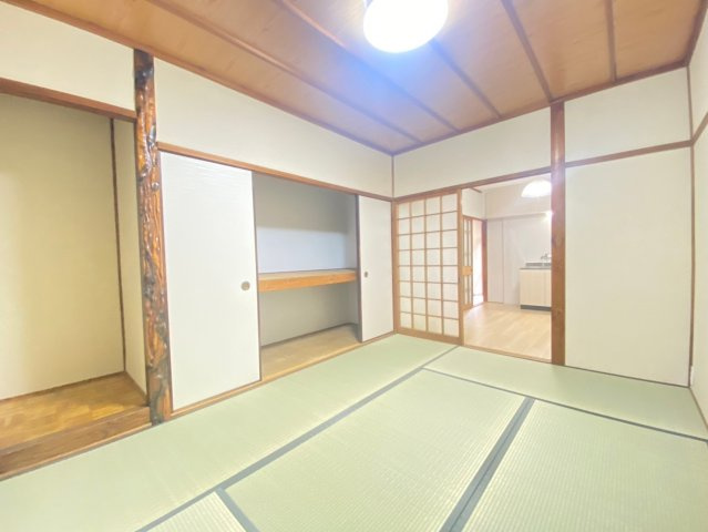 西脇貸家の寝室