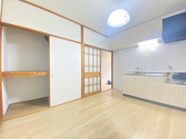 西脇貸家の居間・リビング