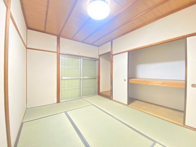 西脇貸家の寝室