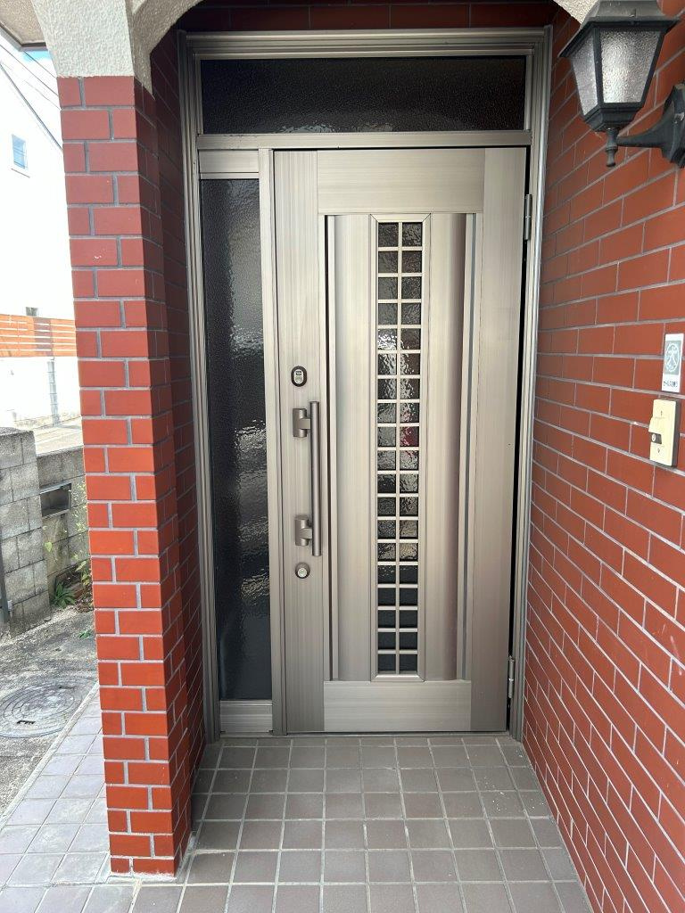 畑寺町中古戸建の玄関