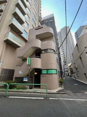 山崎ビルの外観|外はこのようになっています