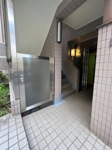 山崎ビルのエントランス
