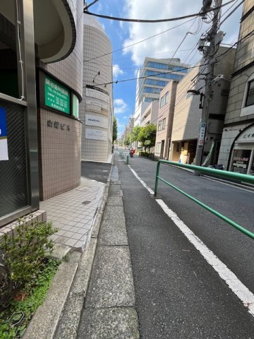 山崎ビルのエントランス