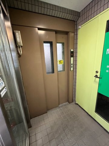 山崎ビルのロビー