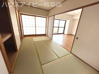 【和室】 | キャスルハイツ長良平和通3階部分！広い玄関とランドリースペースが特徴的な3LDK！トランクルームあり | キャスルハイツ長良平和通3階部分！広い玄関とランドリースペースが特徴的な3LDK！トランクルームあり！