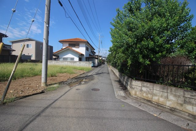 栃木市片柳町2丁目の前面道路含む現地写真|北東側道路（2025年9月撮影）