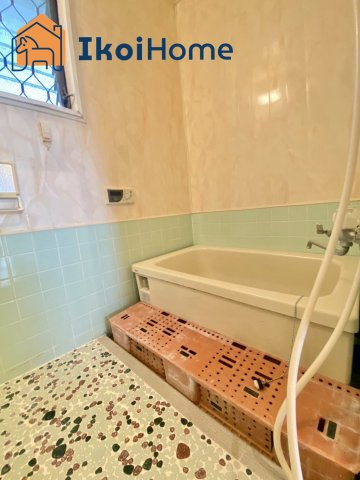 神戸市西区糀台　中古テラスハウスの浴室|●年中無休：当日予約可●　窓がついていますので換気も抜群です。