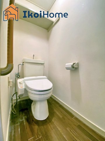 神戸市西区糀台　中古テラスハウスのトイレ|●年中無休：当日予約可●　ウォシュレット、暖房便座、脱臭機能も標準装備。