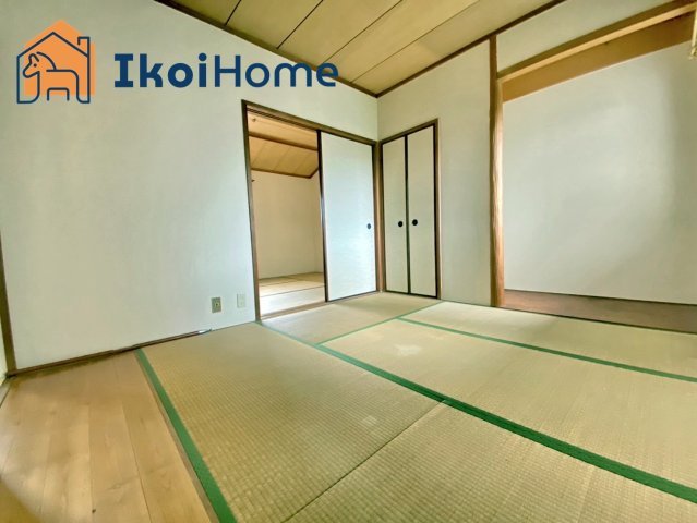 神戸市西区糀台　中古テラスハウスの居間・リビング|●年中無休：当日予約可●　光がよく入り明るいお部屋で換気も良好です。