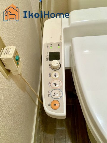 神戸市西区糀台　中古テラスハウスのトイレ|●年中無休：当日予約可●　ウォッシュレット付のお手洗い。汚れが落ちやすく、節水タイプです