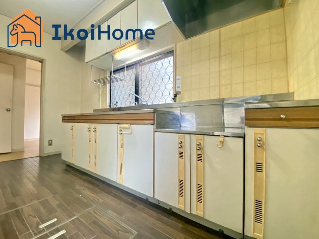 神戸市西区糀台　中古テラスハウスのキッチン|●年中無休：当日予約可●　オープンキッチンなので広々としていて、２人でお料理も出来ていいですね。