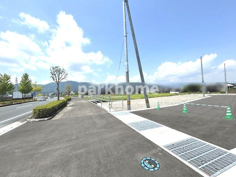 土佐市高岡町　分譲地の前面道路含む現地写真