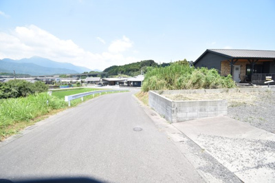 【前面道路含む現地写真】 | 鹿屋市下祓川町　中古戸建